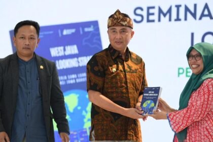 buku Buku West Java Outward Looking Strategy Resmi Diluncurkan: Kunci Pembangunan Jabar