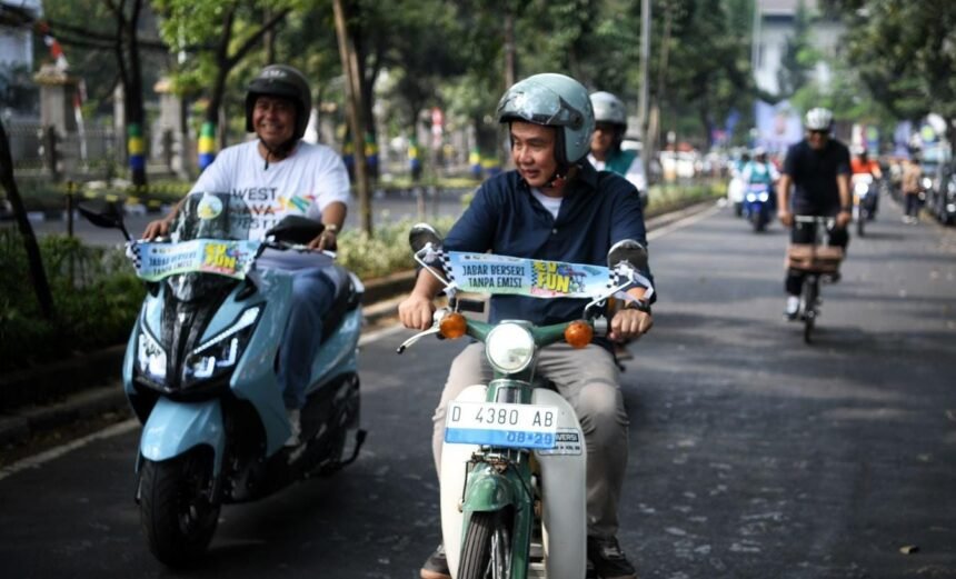 motor listrik Gubernur Jabar Pimpin Konvoi Motor Listrik di West Java Festival 2024