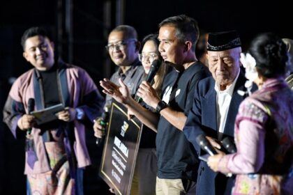 west java dong Nike Ardilla dan Ni Mursih Dianugrahi Life Achiement di West Java Festival 2024