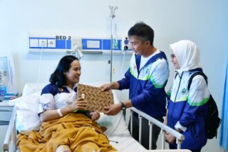 120f1079 3cfb 4443 8b3c c9869ad5309f Yazella Agustin Dikunjungi Bey Machmudin, Atlet Terjun Payung PON XXI Jabar Cedera