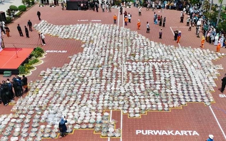 IMG 20240914 WA0098 Kolaborasi Perusahaan dan Sekolah Tumpeng Harla Karawang ke-391 Pecahkan Rekor Muri Tumpeng Terbesar