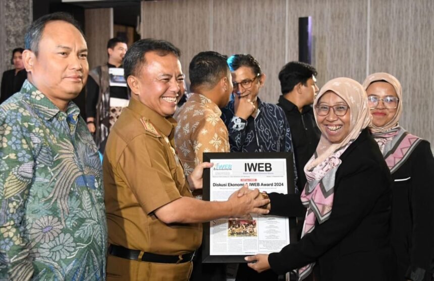 iweb Herman Suryatman Apresiasi Wartawan Bisnis yang Berhasil Selenggarakan IWEB Award 2024