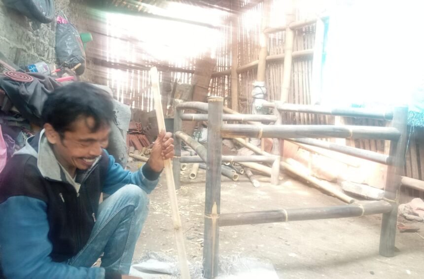 zakaria Kisah Zakaria, Sang Perajin Bambu dari Kampung Cicapar Girang