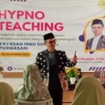 Narasumber, Syaepul Rizwan, S.Pd., M.M. saat menyampaikan materi Hypno Teaching di Yayasan Ibnu Soleh Purwasari Kabupaten Karawang.