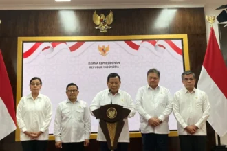 Keputusan Presiden Prabowo Subianto menaikkan Upah Minimum Provinsi (UMP) sebesar 6,5% untuk tahun 2025 menuai reaksi beragam dari berbagai pihak.