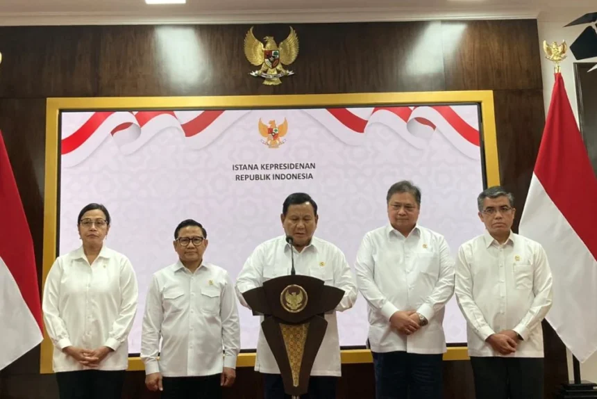 Keputusan Presiden Prabowo Subianto menaikkan Upah Minimum Provinsi (UMP) sebesar 6,5% untuk tahun 2025 menuai reaksi beragam dari berbagai pihak.