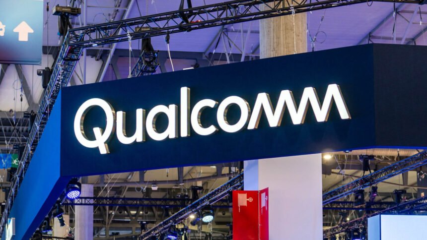 Perusahaan semikonduktor seperti QUALCOMM Incorporated (NASDAQ:QCOM) dan Intel memimpin inovasi ini
