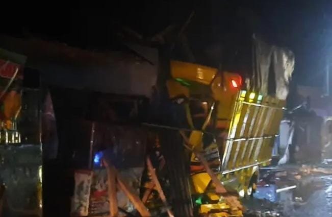 IMG 20241201 WA0004 Kisah Ajaib Sebelum Truk Seruduk Enam Warung, Ika Selamat Berkat Tangisan Anaknya