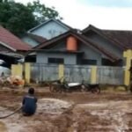 IMG 20241220 WA0003 Desa Ciemas Masih Terendam Lumpur Pasca Bencana Alam
