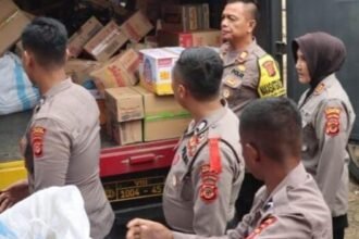 IMG 20241221 WA0002 Polres Sukabumi Kota Salurkan Bantuan Sosial Korban Banjir dan Longsor di Pabuaran