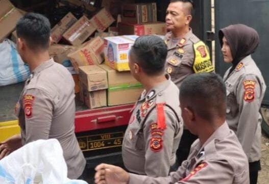 IMG 20241221 WA0002 Polres Sukabumi Kota Salurkan Bantuan Sosial Korban Banjir dan Longsor di Pabuaran