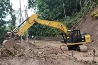 IMG 20241231 WA0000 Jalan Nasional Bagbagan - Kiara Dua kembali Tertimbun Longsor