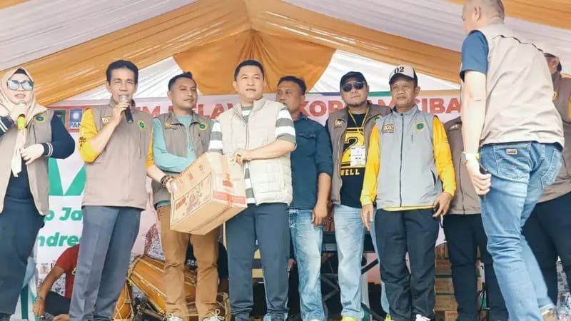 H. Andreas, calon wakil bupati Sukabumi nomor urut 2, turut hadir dalam acara senam sehat yang berlangsung di pusat perbelanjaan Ramayana Cibadak. (Telusur Bisnis)
