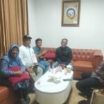 Wakil Ketua DPRD Kabupaten Karawang, **Haji Tatang Taufik**, menerima kunjungan dari komunitas UMKM Karawang Enterpreneur Sejahtera di kantor DPRD.