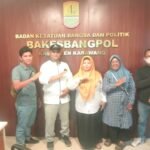 Badan Kesatuan Bangsa dan Politik (Kesbangpol) Kabupaten Karawang menerima kunjungan dari komunitas UMKM Karawang Enterpreneur Sejahtera di kantor dinasnya.