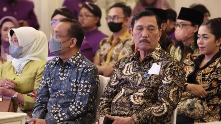 Sambutan dari Ketua Dewan Ekonomi Nasional (DEN), Luhut Binsar Pandjaitan, justru memantik perdebatan hangat di media sosial. Ada apa sebenarnya?