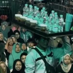 Langkah Ustaz Fakhrurrazi untuk memberangkatkan penjual es teh ke Tanah Suci menjadi simbol transformasi dari hinaan menjadi berkah.