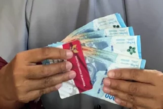 Pencairan bantuan sosial PKH dan BPNT yang dilakukan secara bertahap memberikan peluang bagi KPM untuk memanfaatkan dana tersebut sesuai kebutuhan.