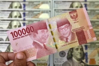 Dengan penguatan rupiah di tengah pelemahan dolar AS dan proyeksi surplus neraca dagang yang konsisten, ekonomi Indonesia menunjukkan tanda-tanda ketahanan yang kuat.