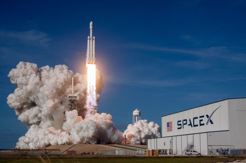 Dengan valuasi US$350 miliar, SpaceX terus menunjukkan bahwa inovasi dan visi Elon Musk telah merevolusi industri luar angkasa.