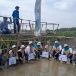 ASLIK3 Indonesia Tanam 2.500 Mangrove di Pantai Muara Baru, Cilamaya Wetan, Jabar, untuk Lindungi Ekosistem Pesisir. (istimewa)