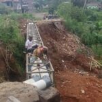 IMG 20250101 WA0001 Perbaikan Jalan Longsor di Desa Cijengkol Sukabumi Dimulai