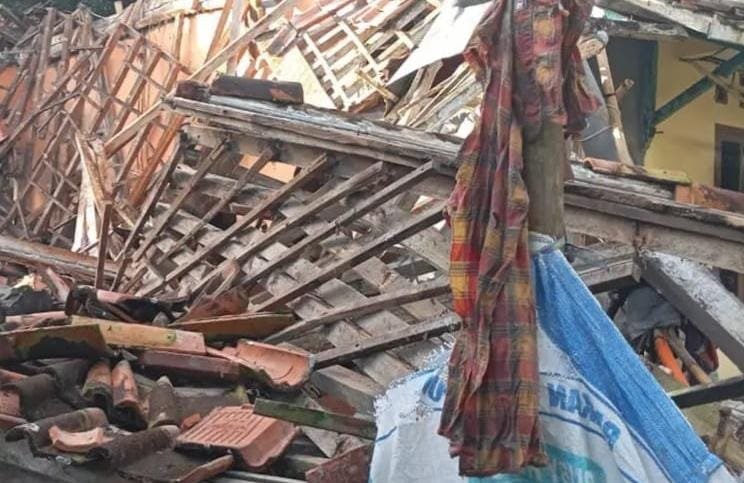 IMG 20250101 WA0009 Rumah Petani di Sukabumi Ambruk Saat Malam Tahun Baru 2025
