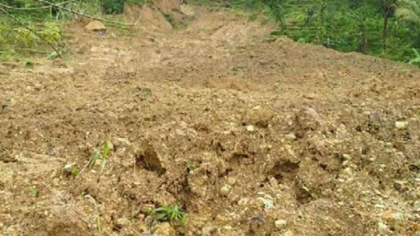 IMG 20250108 WA0009 Jalan Cijangkar ke Kibitay Sudah Bisa Dilalui Setelah Tertimbun Longsor