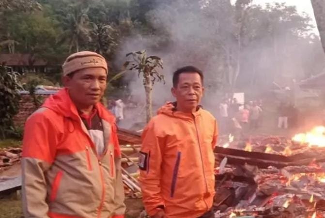 IMG 20250113 WA0003 Rumah Panggung di Citamiang Ludes Terbakar, Lima Penghuninya Selamat