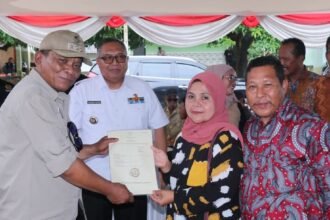 IMG 20250117 WA0003 Bupati Marwan Hamami Serahkan Sertifikat Redistrubusi Tanah di Wilayah Pajampangan
