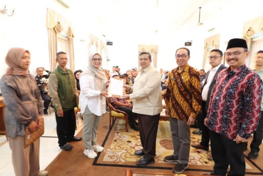 Sekda Kabupaten Sukabumi H.Ade Suryaman menerima Kunjungan Kepala Badan Penyelenggara Jaminan Produk Halal (BPJPH) uguna berkoordinasi dengan Beberapa Perusahaan di Kabupaten Sukabumi.
