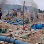 Petugas mengerebek aktifitas pertambangan emas tanpa izin di Kabupaten Sukabumi. (Istimewa)