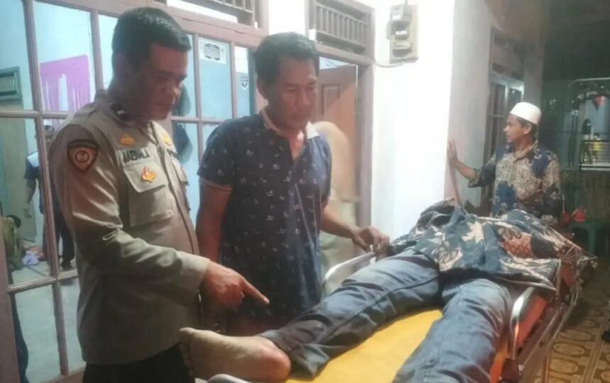 Korban tabrakan Tantan setelah dievakuasi petugas ke rumah sakit terdekat. (Andi/Telusur Bisnis)