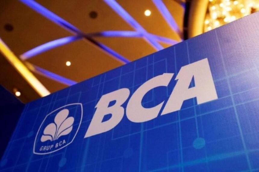 Saham BBCA dibuka melemah 25 poin atau setara 0,26 persen, berada di level Rp9.650 per lembar saham.