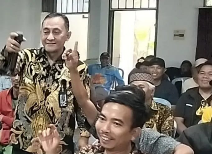 IMG 20250207 WA0008 Deni Gunawan Fokus Berantas Bank Emok dan Dorong UMKM di Desa Tenjolaya