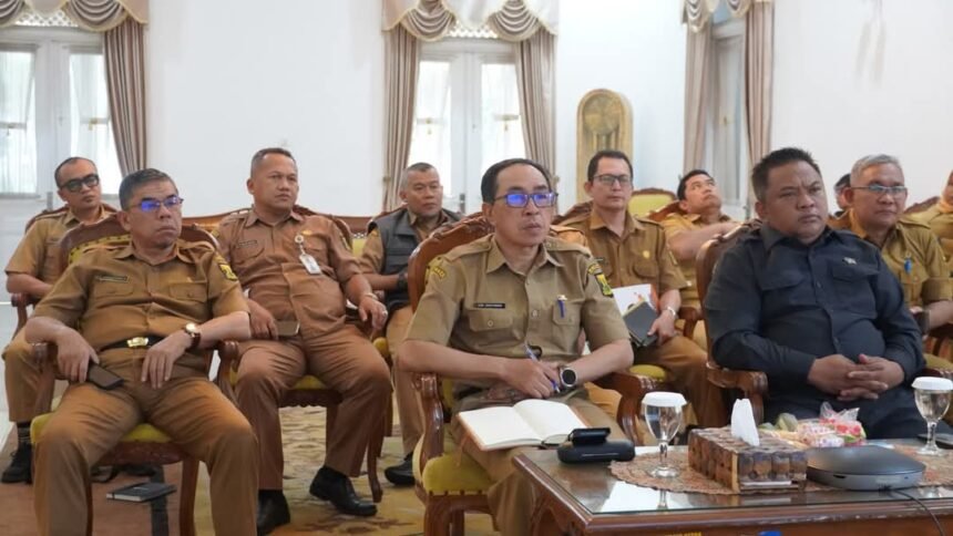 Sekretaris Daerah (Sekda) Kabupaten Sukabumi, H. Ade Suryaman, mengikuti rapat koordinasi (rakor) bersama Menteri Dalam Negeri (Mendagri) RI, H. Muhammad Tito Karnavian