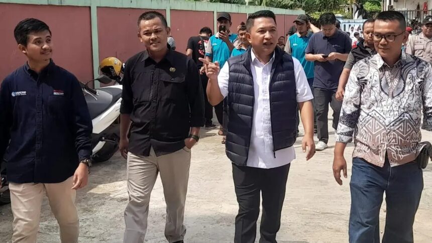 Aksi Nyata Aang Herlan Hudaya di Desa Girijaya: Rahasia Sukses Konservasi Air & Pemberdayaan Masyarakat! 1 Aksi Nyata Aang Herlan Hudaya di Desa Girijaya