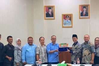 Kunjungan kerja yang dilakukan Komisi I DPRD Kabupaten Sukabumi ke Dinas Penanaman Modal dan Pelayanan Terpadu Satu Pintu (DPMPTSP) Sumedang