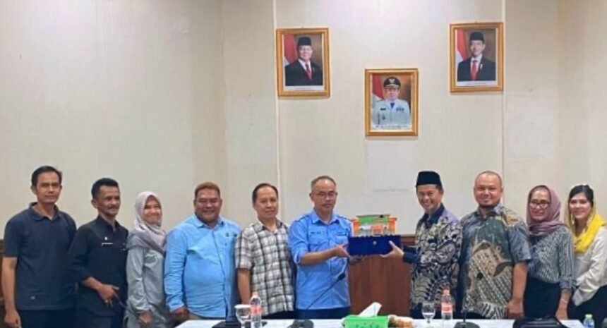 Kunjungan kerja yang dilakukan Komisi I DPRD Kabupaten Sukabumi ke Dinas Penanaman Modal dan Pelayanan Terpadu Satu Pintu (DPMPTSP) Sumedang