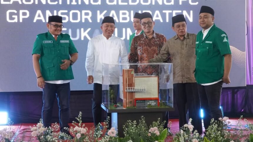 Dalam sambutannya, Wabup mengucapkan selamat kepada Ketua PC GP Ansor Sukabumi dan jajarannya. Ia berharap Konfercab VIII GP Ansor Sukabumi menghasilkan program nyata yang bermanfaat bagi masyarakat.