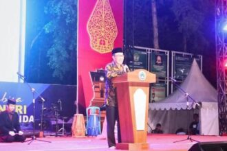 Sekda Kabupaten Sukabumi, H. Ade Suryaman, membuka acara Pagelaran Panggung Gembira Mahakarya di GORS Yaspida. Source: Pemerintahan Kabupaten Sukabumi