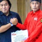 Komedian kondang Komeng (Alfiansyah Bustami) mengunjungi Markas PMI Kabupaten Sukabumi