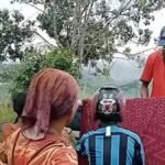 Empat warga yang sedang berteduh di saung kebun singkong Desa Kertajaya tersambar petir