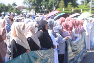 Ribuan warga Kota Sukabumi memadati jalan protokol untuk menyaksikan Pawai Tarhib Ramadhan Sukabumi 2025 , Kamis (27/2/2025).