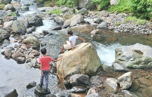 wisata alam cidahu Eksplorasi Keindahan Alam Cidahu, Pesona Desa di Kaki Gunung Salak yang Menawan