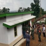 Danramil 09/Lengkong Kapten Inf. Yefri S, perwakilan Polsek Lengkong Aiptu Boeric, dan tokoh masyarakat