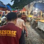 DPRD Kabupaten Sukabumi bersinergi dengan Polres Sukabumi memantau harga sembako di Pasar Palabuhanratu.