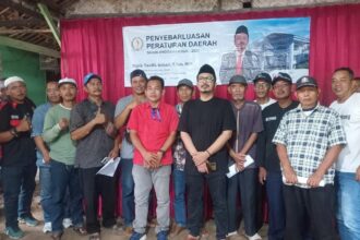 Kang Pipik foto bersama usai sosialisasi Perda Wira Usaha. (Zulfikri/Telusur Bisnis)