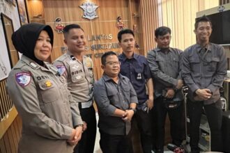 Kehadiran Tim Kang Dedi Mulyadi alias KDM menemui secara langsung dimana tempat Aipda Didik bertugas.