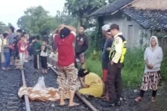 Seorang pria berinisial HA (33), warga Benteng, Warudoyong, Sukabumi, tewas mengenaskan akibat tertabrak Kereta Api